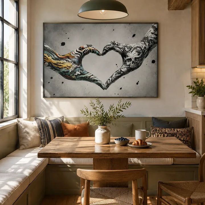 Dipinto ad olio Graffiti Love con un soggetto romantico espresso attraverso la forma pittorica e il colore in una tavolozza in bianco e nero.