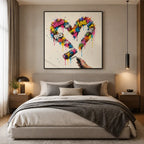 Dipinto ad olio Graffiti Love con un soggetto romantico espresso attraverso forma e colore pittorici.