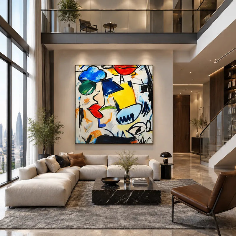Ritrattistica di graffiti e pittura a olio con figure espressive o ritratti resi con dettagli pittorici in una tavolozza beige.