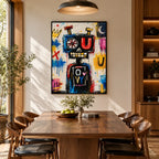 Dipinto a olio a forma di cartone animato con graffiti, caratterizzato da un soggetto grafico giocoso con vivaci dettagli pittorici in una tavolozza beige.