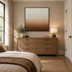 Pittura a olio minimalista astratta e concettuale con segni astratti stratificati, consistenza e movimento pittorico espressivo in una tavolozza beige.