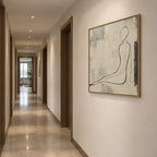 Ritrattistica minimalista e dipinto a olio con figure espressive o ritratti resi con dettagli pittorici in una tavolozza beige.