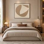Pittura a olio minimalista astratta e concettuale con segni astratti stratificati, consistenza e movimento pittorico espressivo in una tavolozza beige.