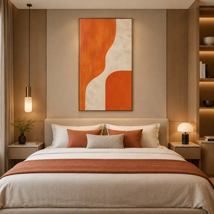 Pittura a olio minimalista astratta e concettuale con segni astratti stratificati, consistenza e movimento pittorico espressivo in una tavolozza arancione.