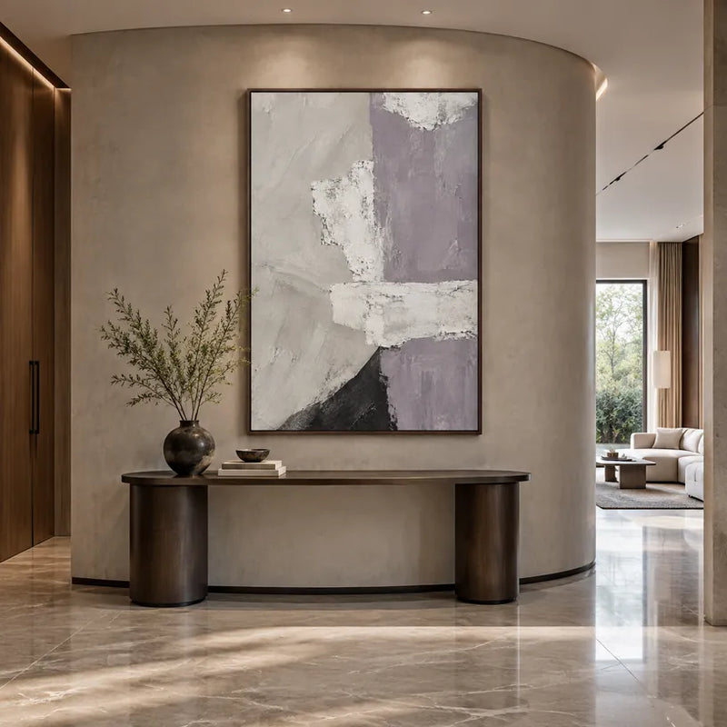 Pittura a olio astratta e concettuale minimalista con segni astratti stratificati, consistenza e movimento pittorico espressivo in una tavolozza grigia.