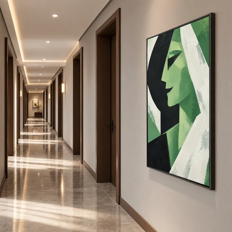 Retrato minimalista y pintura al óleo de figuras que presentan una figura o un retrato expresivo representado con detalles pictóricos en una paleta verde.