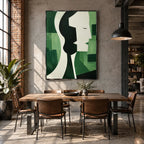 Ritrattistica minimalista e dipinto a olio con figure espressive o ritratti resi con dettagli pittorici in una tavolozza verde.