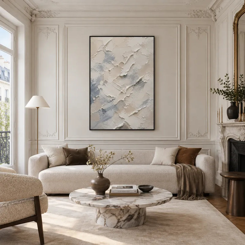 Pittura a olio astratta e concettuale in gesso e texture con segni astratti stratificati, texture e movimento pittorico espressivo in una tavolozza beige.