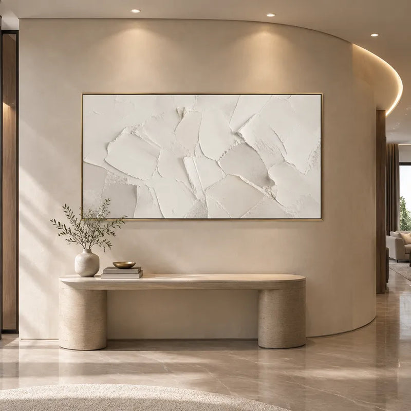 Pittura a olio astratta e concettuale in gesso e texture con segni astratti stratificati, texture e movimento pittorico espressivo in una tavolozza beige.