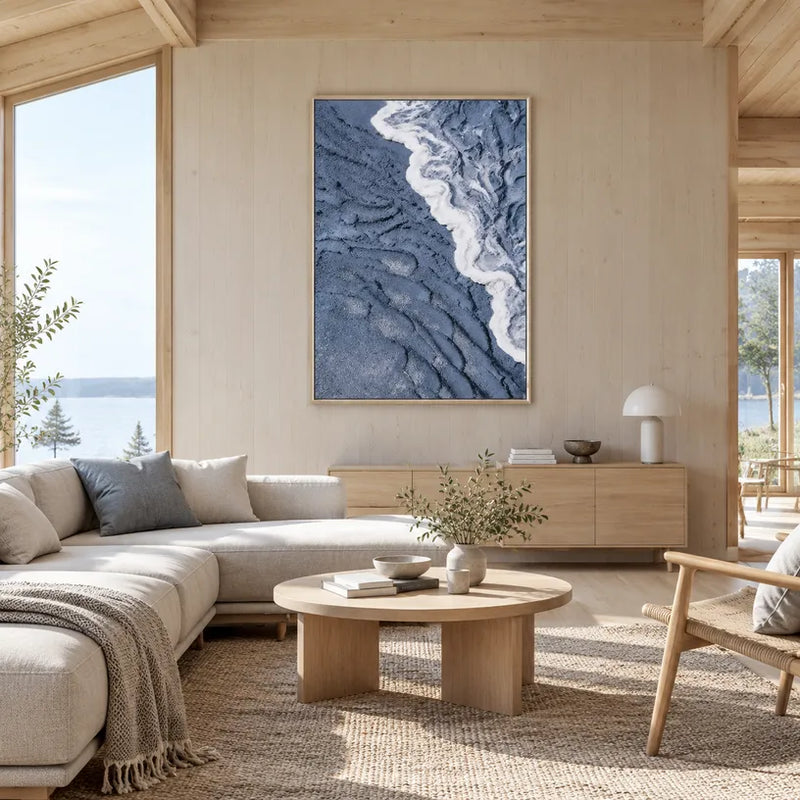 Peinture à l'huile abstraite et conceptuelle en plâtre et texture présentant des marques abstraites superposées, une texture et un mouvement pictural expressif dans une palette bleue.