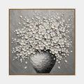 Peinture à l'huile florale/botanique et naturelle en plâtre et texture présentant des formes botaniques, des fleurs ou des éléments naturels dans une composition picturale dans une palette de gris.