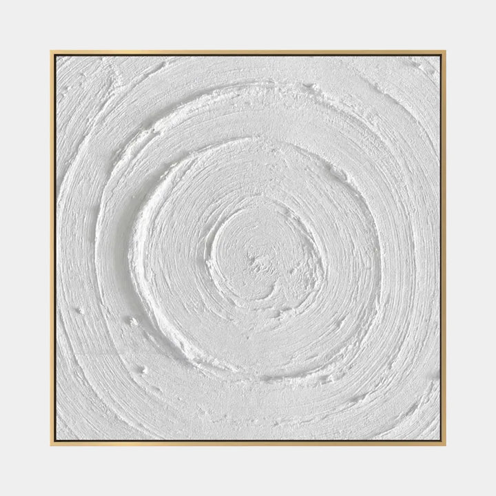 Pittura a olio astratta e concettuale in gesso e struttura con segni astratti stratificati, struttura e movimento pittorico espressivo in una tavolozza grigia.