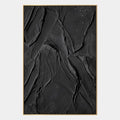 Peinture à l'huile abstraite et conceptuelle en plâtre et texture présentant des marques abstraites superposées, une texture et un mouvement pictural expressif dans une palette noir et blanc.