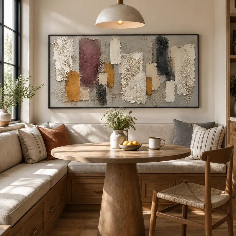 Abstraktes und konzeptuelles Ölgemälde von Wabi-Sabi mit geschichteten abstrakten Zeichen, Textur und ausdrucksstarker malerischer Bewegung in einer grauen Palette.