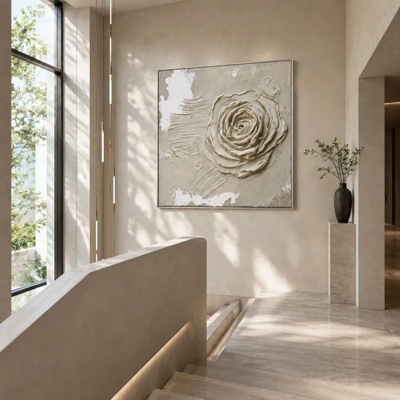 Peinture à l'huile florale/botanique et naturelle Wabi-Sabi présentant des formes botaniques, des fleurs ou des éléments naturels dans une composition picturale dans une palette beige.