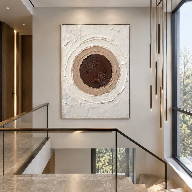 Pittura a olio astratta e concettuale Wabi-Sabi con segni astratti stratificati, consistenza e movimento pittorico espressivo in una tavolozza marrone.