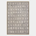 Pittura a olio astratta e concettuale Wabi-Sabi con segni astratti stratificati, consistenza e movimento pittorico espressivo in una tavolozza grigia.