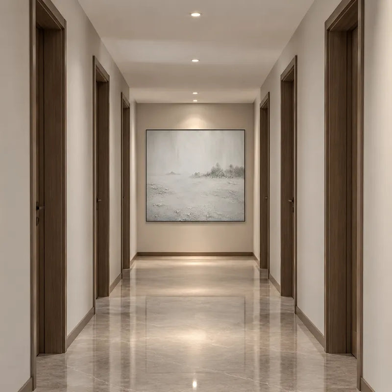 Pittura a olio di paesaggi Wabi-Sabi, paesaggi marini e paesaggi urbani con un paesaggio atmosferico, un paesaggio marino o una composizione ispirata alla città in una tavolozza di grigi.