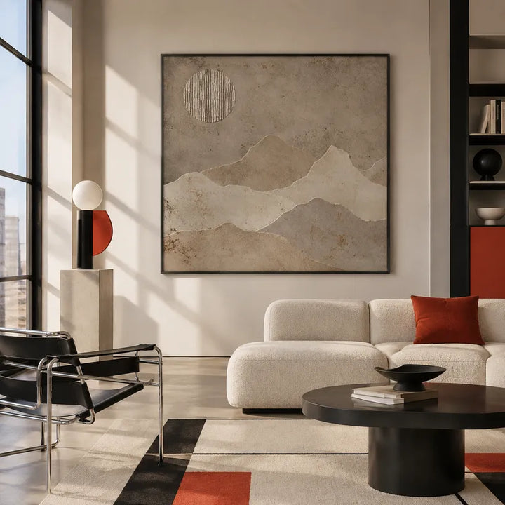 Dipinto a olio Wabi-Sabi con paesaggi, paesaggi marini e paesaggi urbani, caratterizzato da un paesaggio atmosferico, un paesaggio marino o una composizione ispirata alla città in una tavolozza beige.